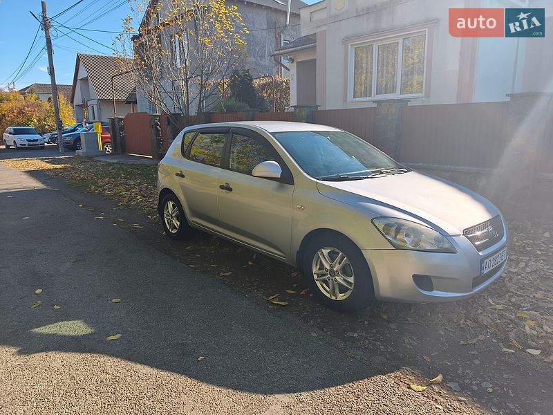 Хетчбек Kia Ceed 2008 в Ужгороді
