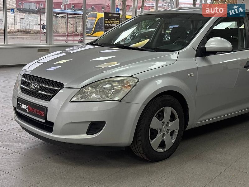Хэтчбек Kia Ceed 2007 в Киеве