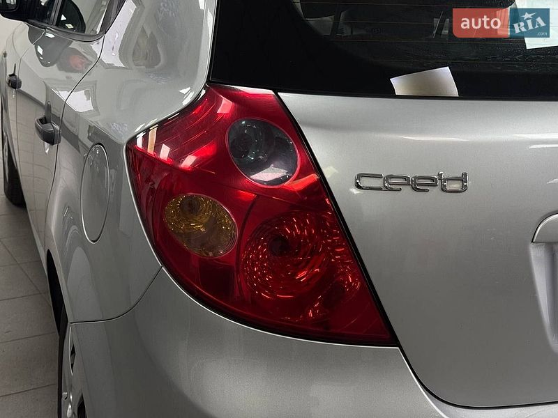 Хэтчбек Kia Ceed 2007 в Киеве