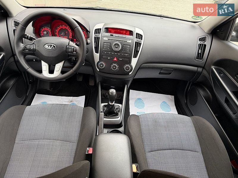 Универсал Kia Ceed 2010 в Луцке