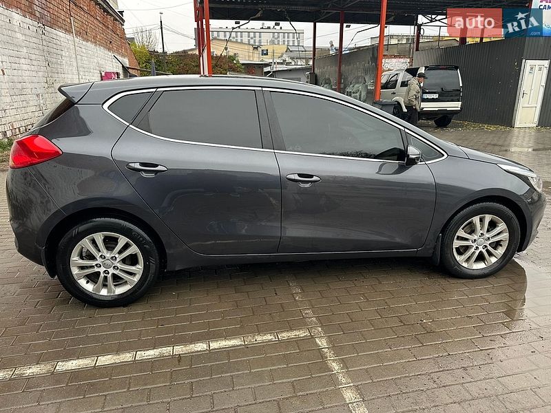 Хетчбек Kia Ceed 2012 в Чорткові
