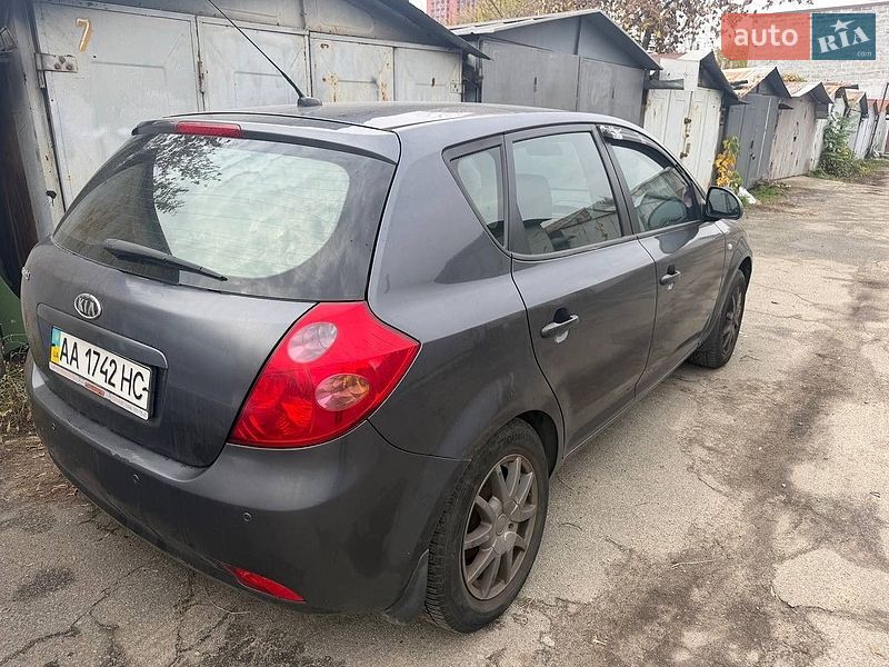 Хэтчбек Kia Ceed 2008 в Киеве