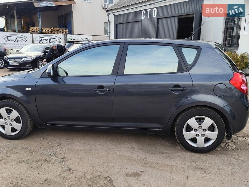 Хэтчбек Kia Ceed 2008 в Чернигове
