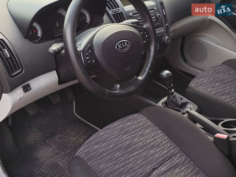 Хэтчбек Kia Ceed 2008 в Чернигове