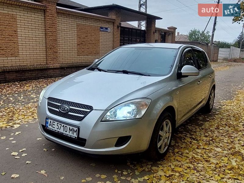 Хэтчбек Kia Ceed 2007 в Кривом Роге
