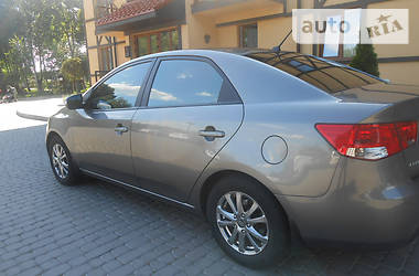 Седан Kia Cerato 2010 в Луцке