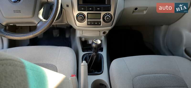 Седан Kia Cerato 2005 в Ужгороде