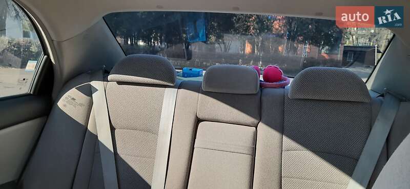 Седан Kia Cerato 2005 в Ужгороде