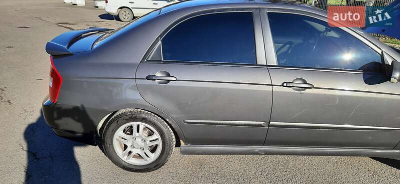 Седан Kia Cerato 2005 в Ужгороде