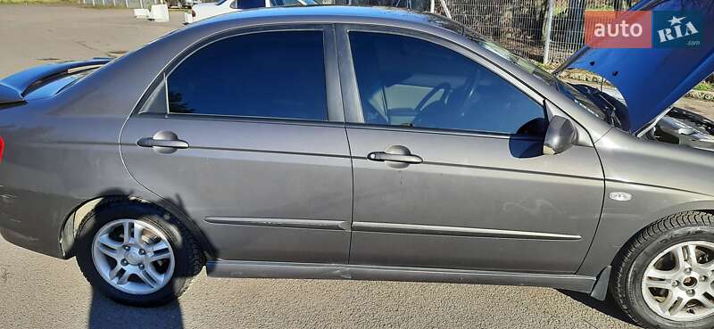 Седан Kia Cerato 2005 в Ужгороде