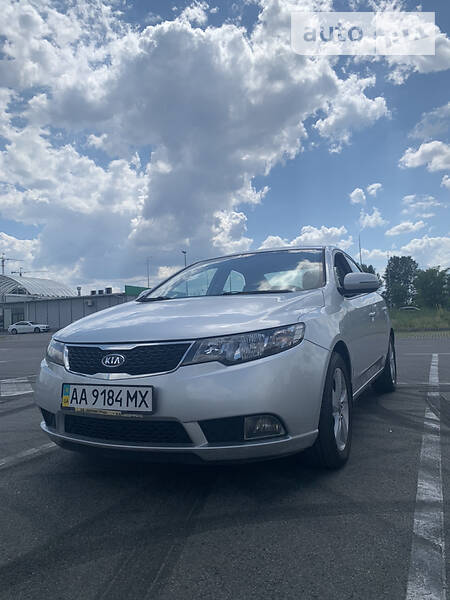 Седан Kia Cerato 2010 в Києві