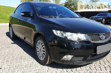 Седан Kia Cerato 2010 в Днепре