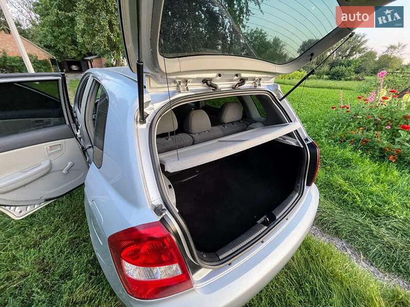 Хетчбек Kia Cerato 2006 в Гадячі