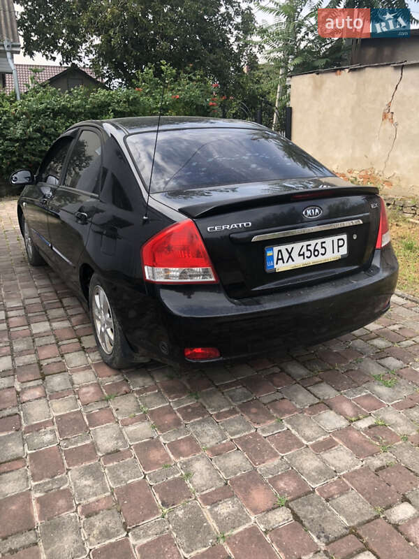 Седан Kia Cerato 2006 в Чернівцях