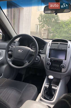 Седан Kia Cerato 2006 в Чернівцях