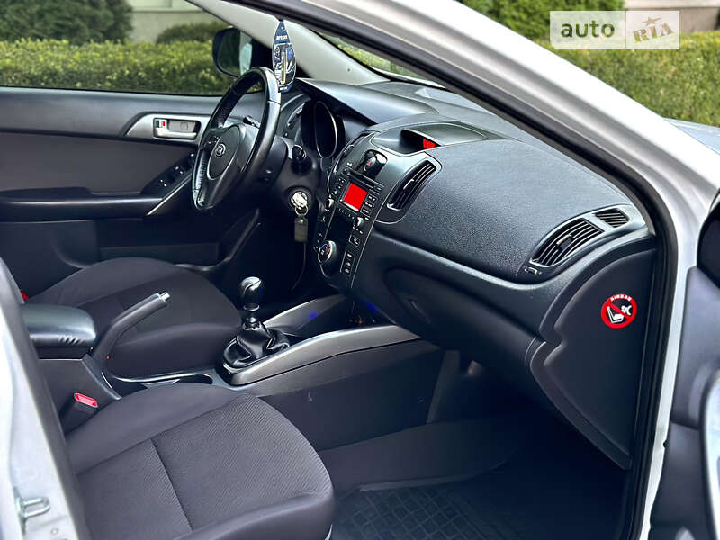 Седан Kia Cerato 2011 в Одессе