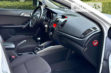 Седан Kia Cerato 2011 в 