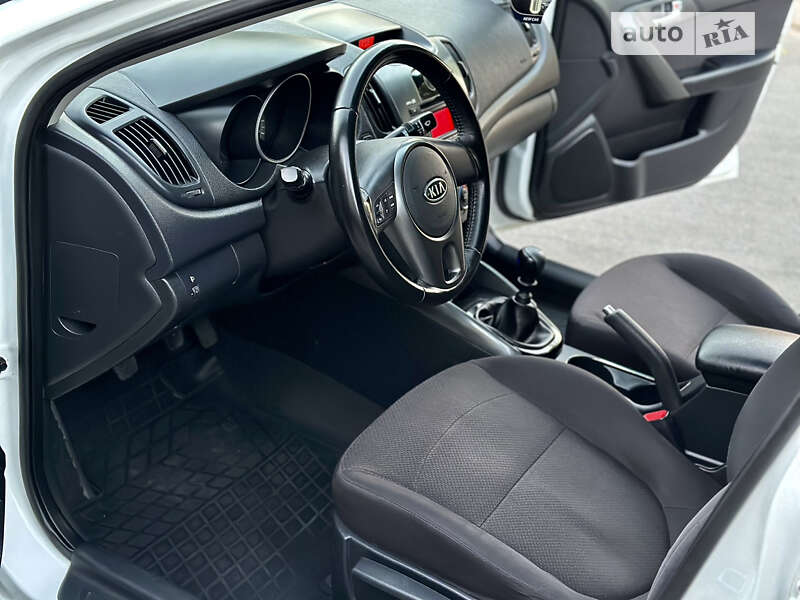 Седан Kia Cerato 2011 в Одессе