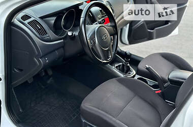 Седан Kia Cerato 2011 в 