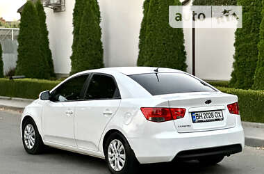 Седан Kia Cerato 2011 в 
