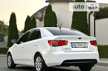 Седан Kia Cerato 2011 в 