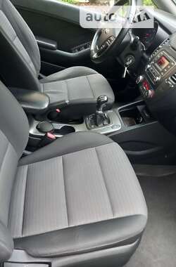 Седан Kia Cerato 2013 в 