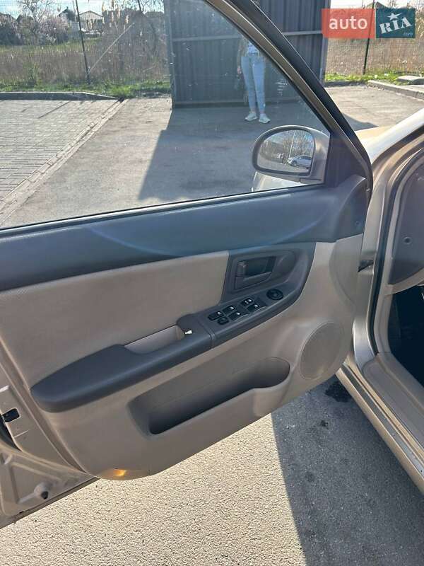 Седан Kia Cerato 2006 в Дніпрі