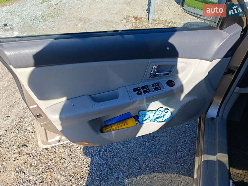 Хетчбек Kia Cerato 2006 в Устинівці