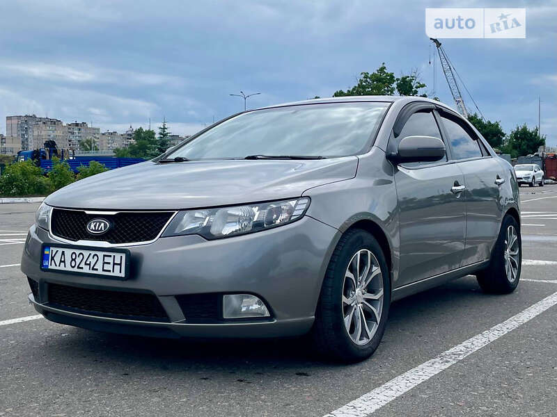 Седан Kia Cerato 2011 в Киеве