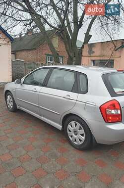 Хэтчбек Kia Cerato 2006 в 