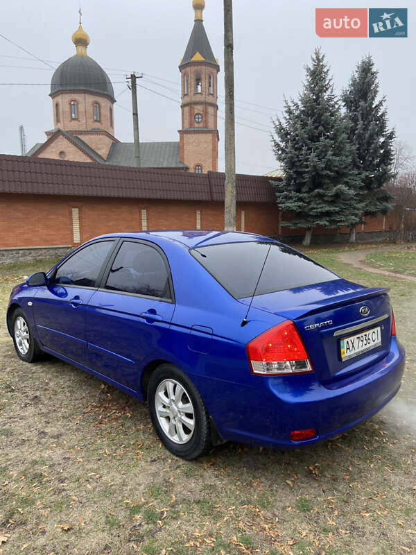Седан Kia Cerato 2009 в Краснограде