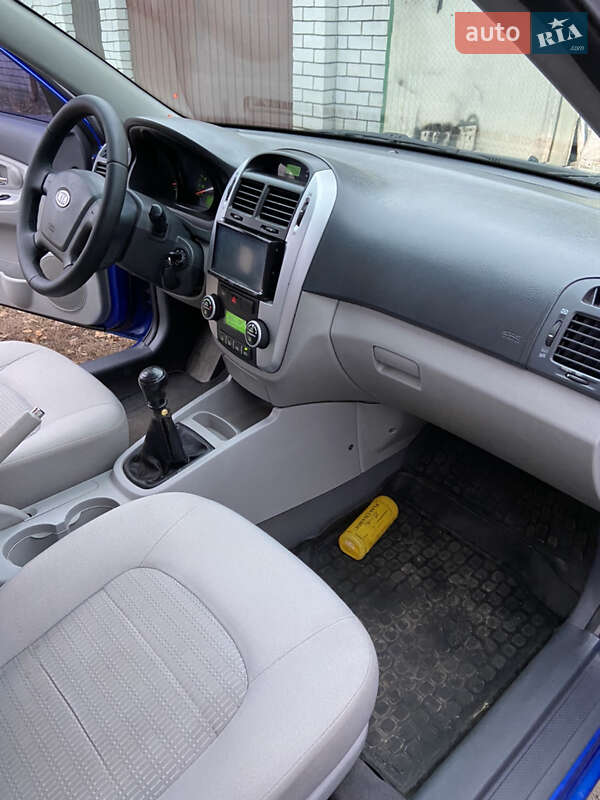 Седан Kia Cerato 2009 в Краснограде