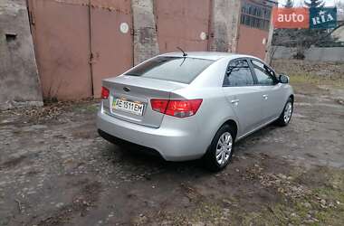 Седан Kia Cerato 2010 в Каменском