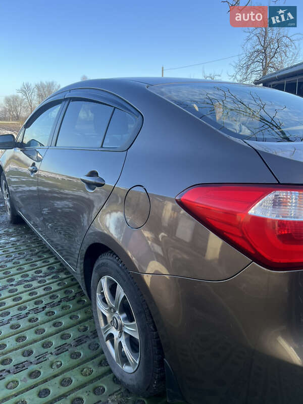 Седан Kia Cerato 2013 в Кам'янці-Бузькій