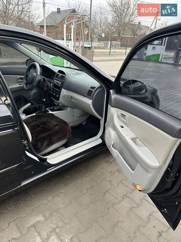 Седан Kia Cerato 2006 в Чернівцях