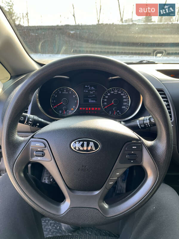 Седан Kia Cerato 2013 в Дніпрі