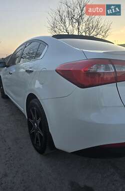 Седан Kia Cerato 2013 в 