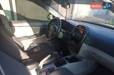 Хэтчбек Kia Cerato 2006 в 