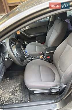 Седан Kia Cerato 2012 в 