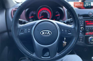 Купе Kia Cerato 2011 в 