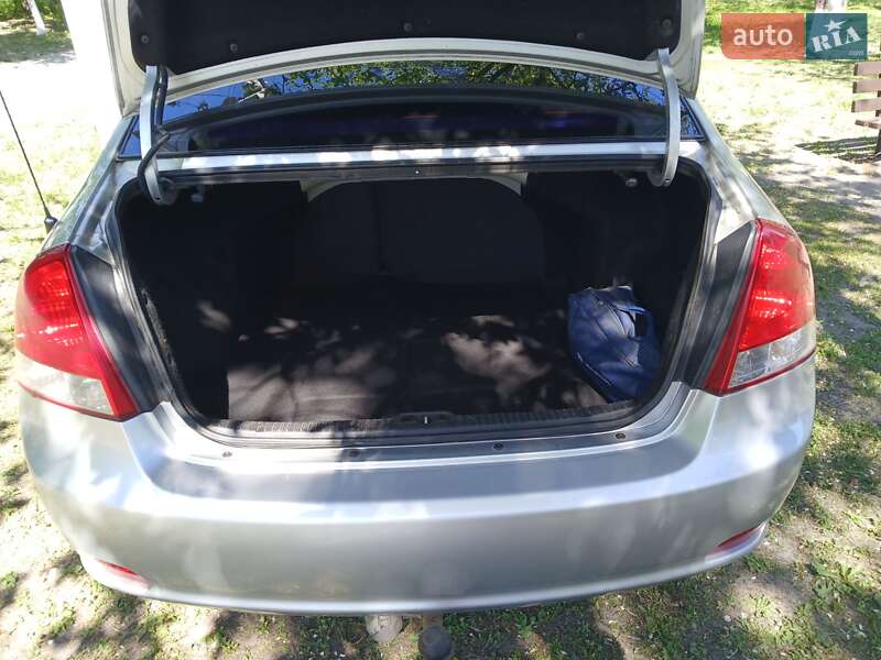 Седан Kia Cerato 2008 в Краснограді