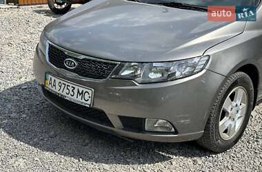 Седан Kia Cerato 2011 в 