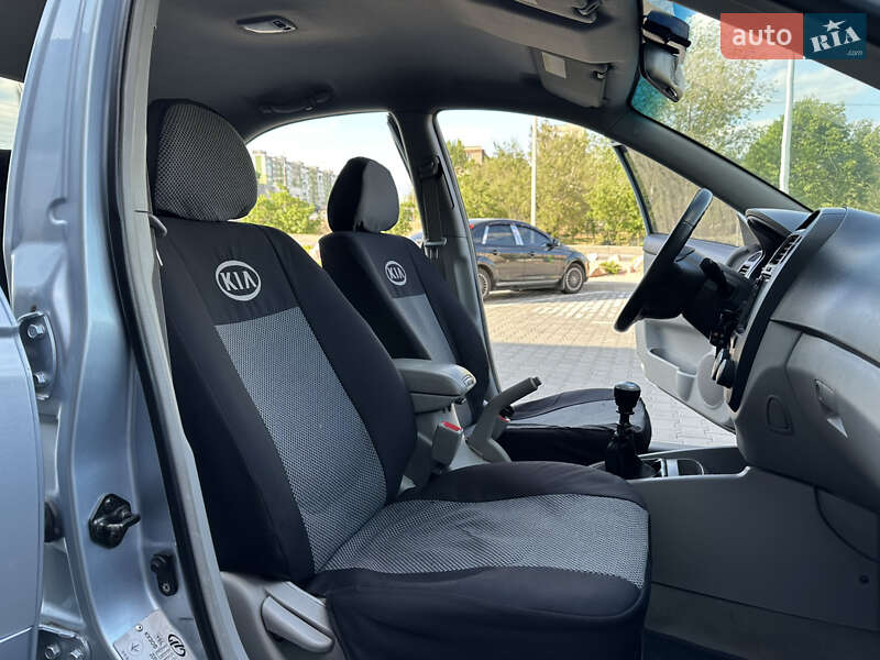 Седан Kia Cerato 2007 в Днепре