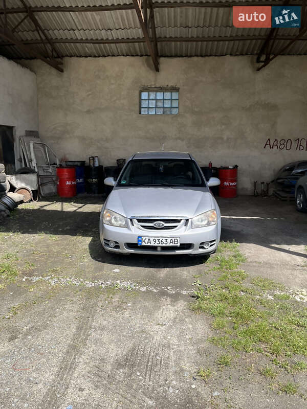 Хэтчбек Kia Cerato 2007 в 