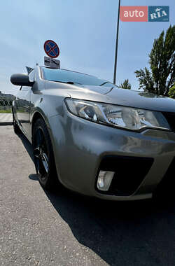 Купе Kia Cerato 2011 в 