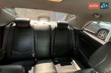 Купе Kia Cerato 2011 в 