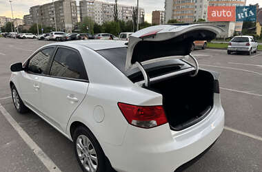 Седан Kia Cerato 2011 в 