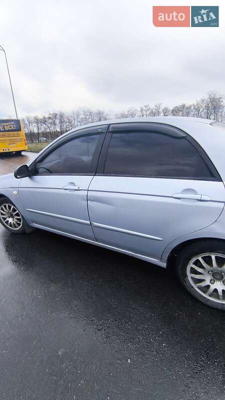 Седан Kia Cerato 2006 в Днепре