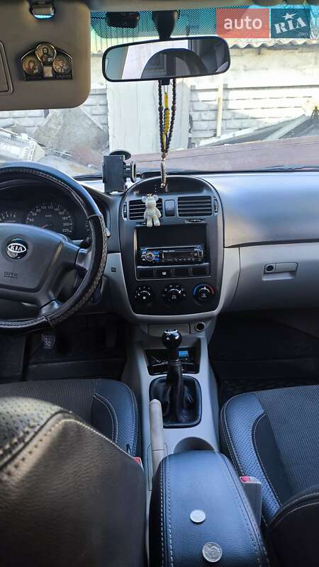 Седан Kia Cerato 2006 в Днепре