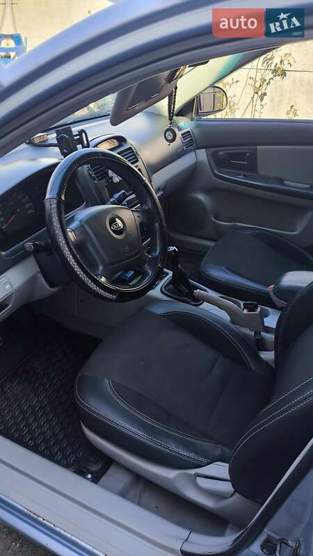 Седан Kia Cerato 2006 в Днепре
